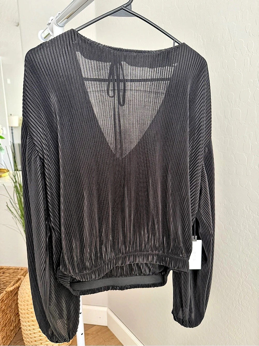ASTR the Label Pleated Long Sleeve Blouse in Black Size Small